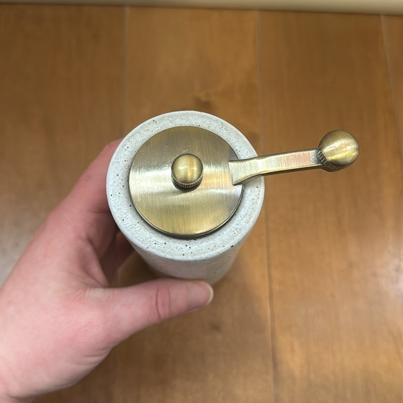 NEW Creative Co-op ceramic & brass pepper grinder - Picture 4 of 6